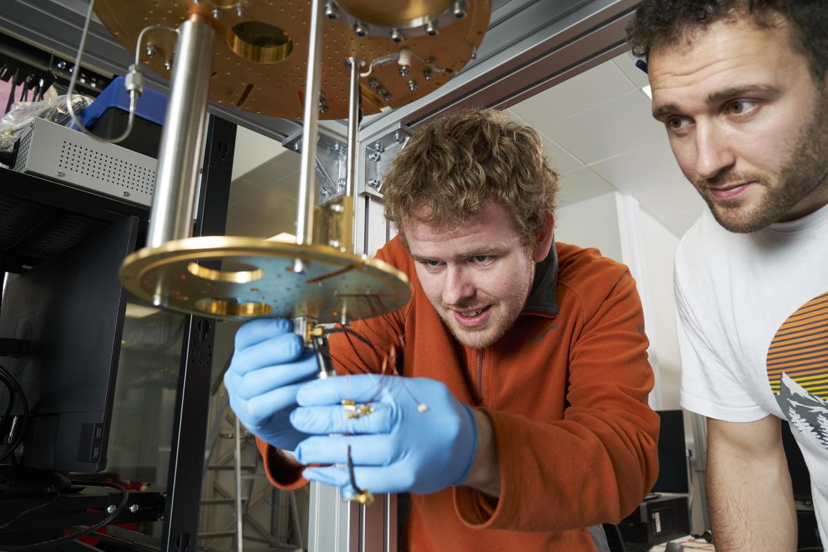 The Cryo-CMOS project